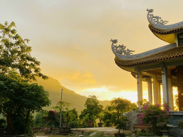 Hai ngôi chùa đối xứng ở biên giới Việt- Lào